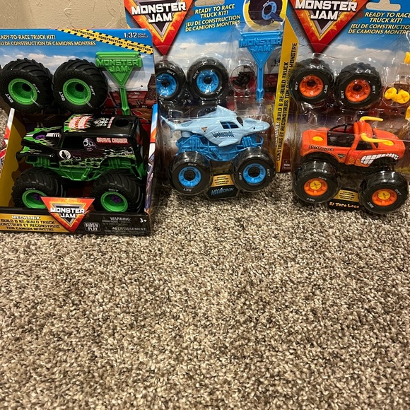 Spin Master Other - Monster Jam - Mechanix Build 3 Pack /  Grave Digger Megalodon El Toro Trucks